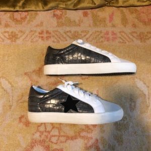 New vintage Havana leather sneakers!